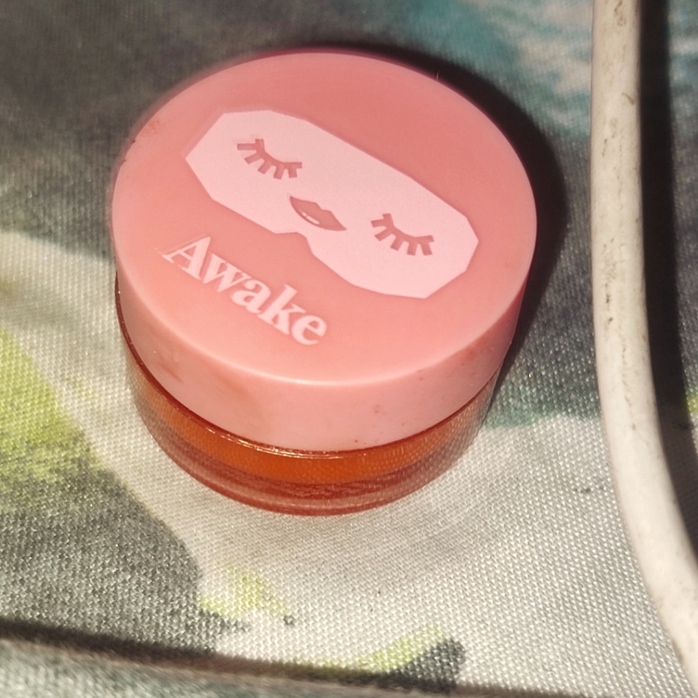 Brand new lip mask